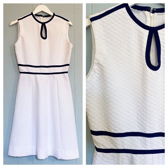 VINTAGE 70’s White & Navy Sleeveless Keyhole Dress - Picture 1 of 7